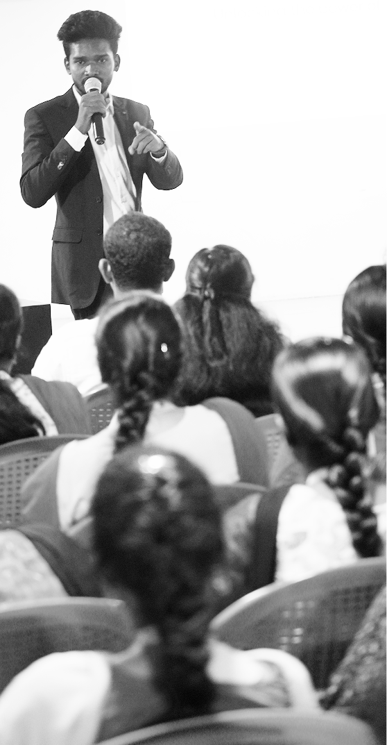 Agni Sarvaloka addressing an audience